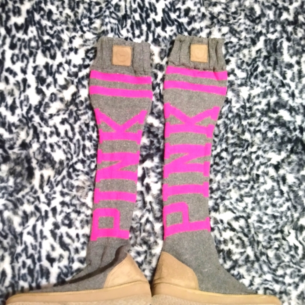 VS PINK Mukluks